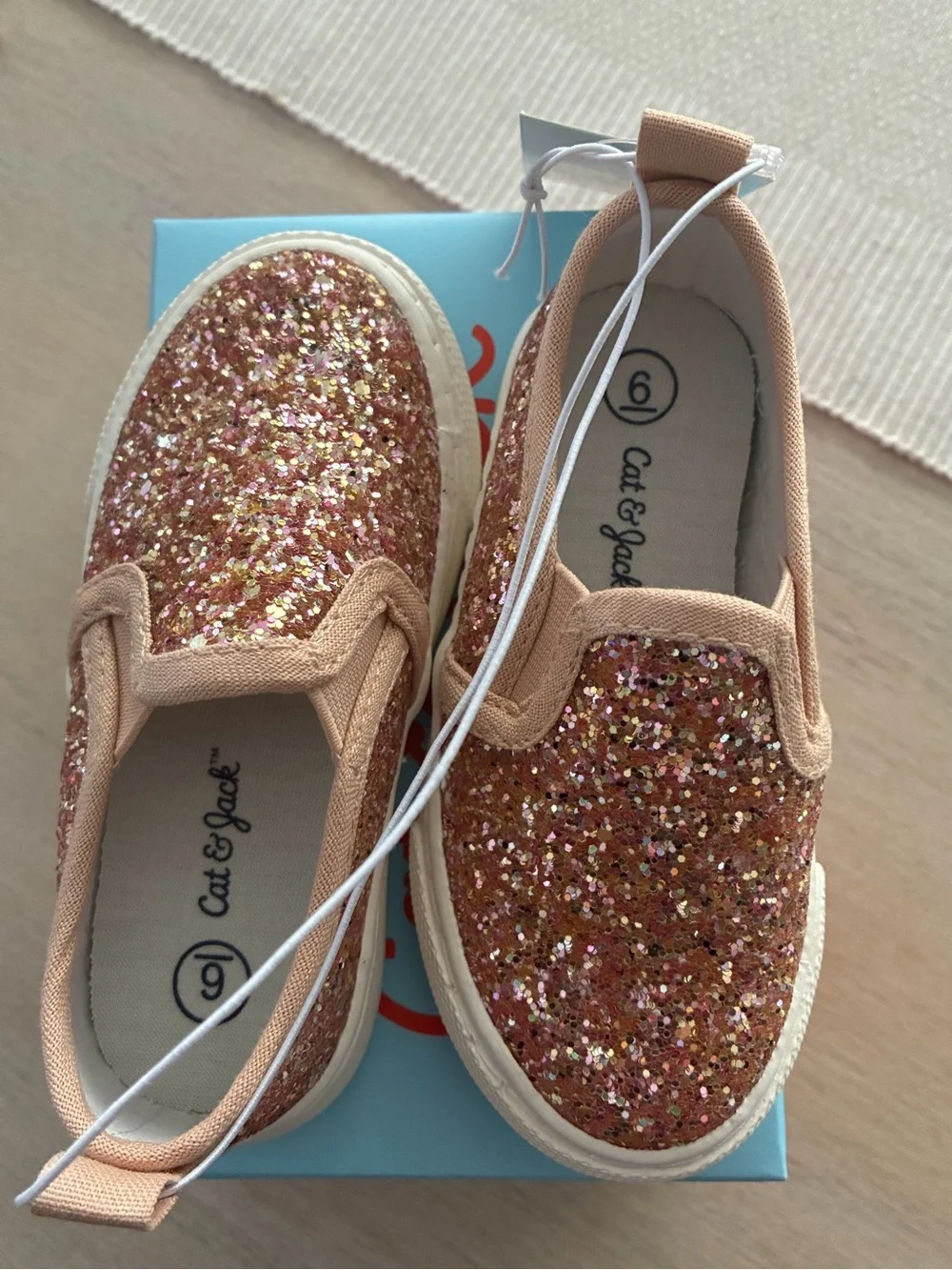 Cat & Jack Madigan Glitter Slip-On Sneakers - sz 6